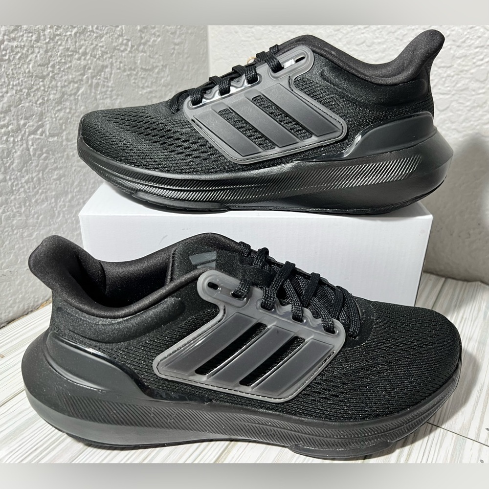 Adidas Women's Ultrabounce running sneakers Shoes‎ black size 5 wide HP6689